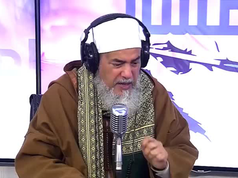 اضغط لمشاهدة الفيديو: فنانة جزائرية شهيرة تعرض الزواج على رجل دين بارز!